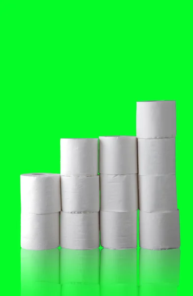 Туалетний папір на зеленому — стокове фото