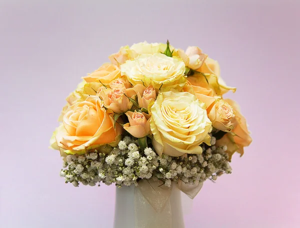 Bridal bouquet of yellow roses — Stock Photo, Image