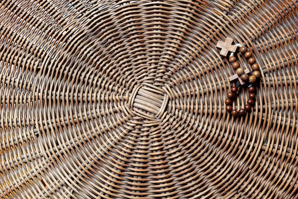 Detalhe Mesa Enrugamento Tecido Com Duas Coroas Rosário Com Espaço — Fotografia de Stock