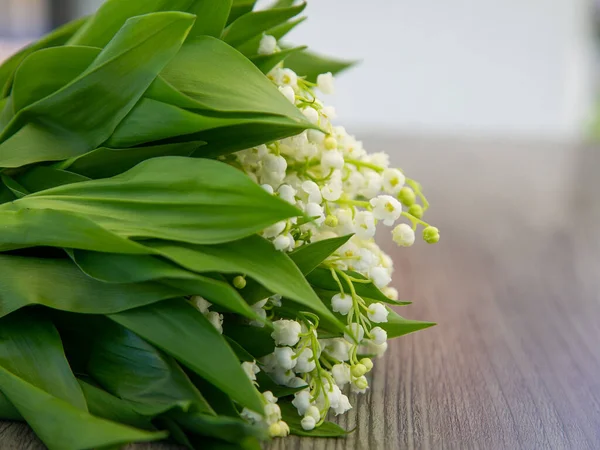 Boeket Lelies Van Vallei Houten Tafel Met Ruimte Voor Logo — Stockfoto