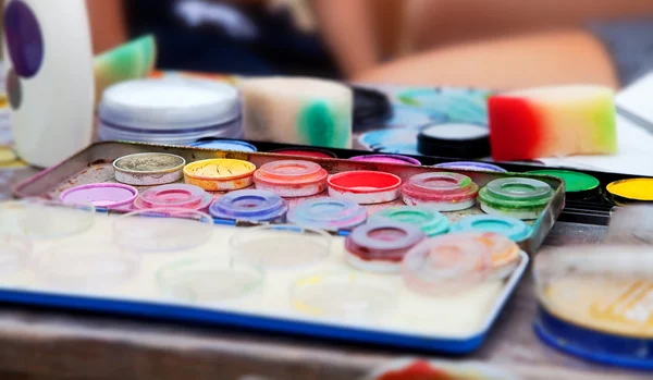 Colors in a box on a work table — Stock Photo, Image