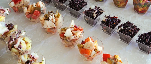 Comida para cóctel en fiesta de boda —  Fotos de Stock