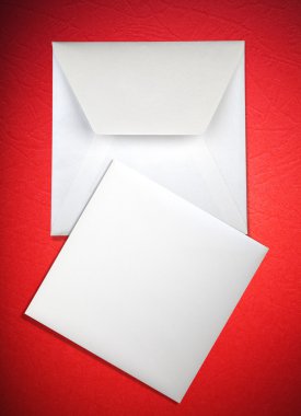 Zarf ve kırmızı kart