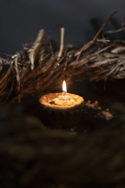 Torta Compleanno Con Una Candela Sfondo Congratulazioni — Foto Stock