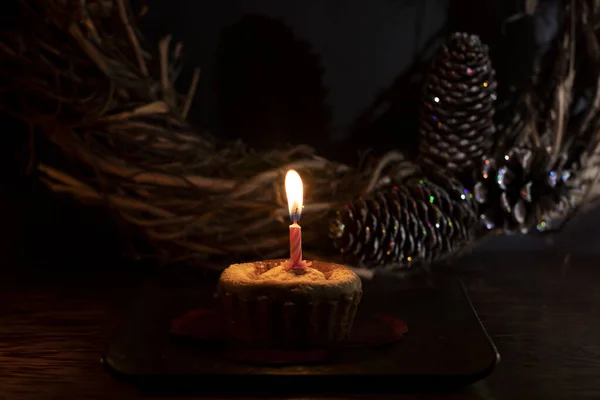 Torta Egy Gyertya Háttér Születésnapi Üdvözlet — Stock Fotó