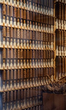 Kitchen accessories. A shop window with carved rolling pins for cookies