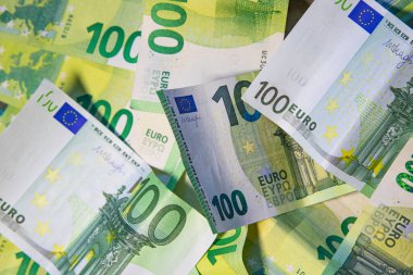 Para, yüz avroluk banknotlar. Zenginlik arka planı