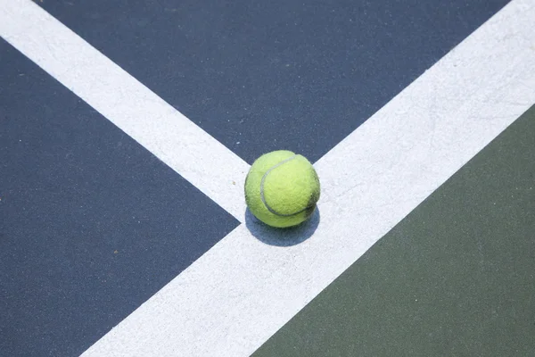 Tennisbal raken het net Stockfoto