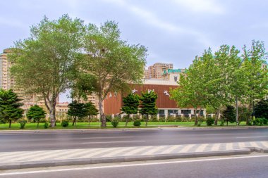 Bakü. Azerbaycan. Dinamo Spor Kompleksi, Dinamo Spor Topluluğu 'nun bir parçasıdır. Kompleks 2007 yılında yeniden inşa edildi ve iki salona sahip: takım sporları için 560 kişilik büyük bir salon ve 430 'luk bir salon.