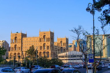 Dom Sovyet ya da Azerbaycan Hükümet Binası 1952 yılında Azerbaycan 'ın başkenti Bakü' de inşa edilmiştir. Bina, Azerbaycan 'ın çeşitli bakanlıklarına ve bölümlerine ev sahipliği yapmaktadır..