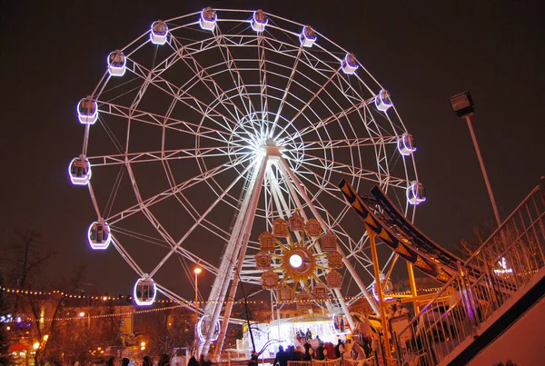 Grande Roue Lumineuse Sur Boulevard Piéton Tyumen Russie Janvier 2021 — Photo