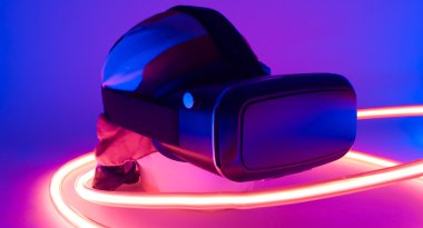 VR sanal gerçeklik takılabilir kulaklık