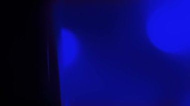 Hareket koyu mavi zemin