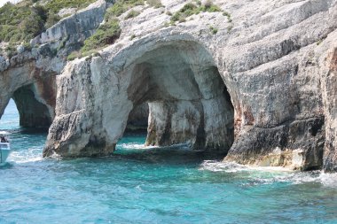 Zykinathos Yunanistan beyaz cliff ve deniz okyanus mağaralar 