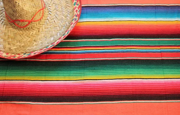 Mexikanska Cinco de Mayo Fiesta Serape poncho bakgrund kopiera utrymme — Stockfoto