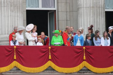 Queen Elizabeth & Royal Family, Londra Haziran 2016- Colour töreni, Prenses Charlottes Kraliyet ailesi ile Kraliçe Elizabeth'in 90 Doğum Günü için Balkon'da ilk kez görünüm, Haziran 11, 2016 Londra'da, İngiltere, İngiltere