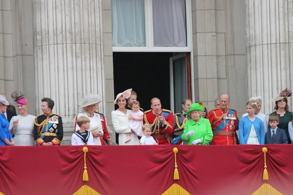 QUEEN ELIZABETH & ROYAL FAMILY, London June 2016- Trooping the Colour ceremony, Princess Charlottes first appearance on Balcony for Queen Elizabeth's 90th Birthday with Royal family, June 11, 2016 in London, England, UK — Stock Photo, Image