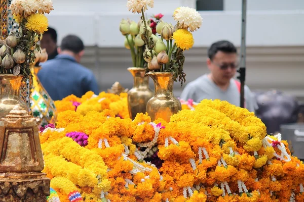 Traditional East Asian Buddhist Offering Made Marigold Flowers Thailand Temple — Stock Photo, Image