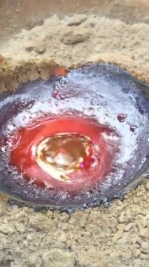 Altın arıtma ateş testi kurşun kubbesiyle yapılır. Altın gümüşü ya da 1000 dereceyi aşan kurşun sıcaklığını oksitleyen diğer asil metalleri temizlemek için kullanılan antik bir yöntem.