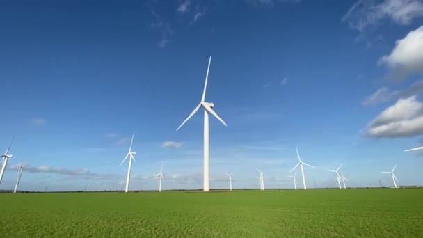 Elektrik Enerjisi Üreten Rüzgar Türbinleri Yel Değirmeni Rüzgar Teknolojisi Üretimi — Stok video