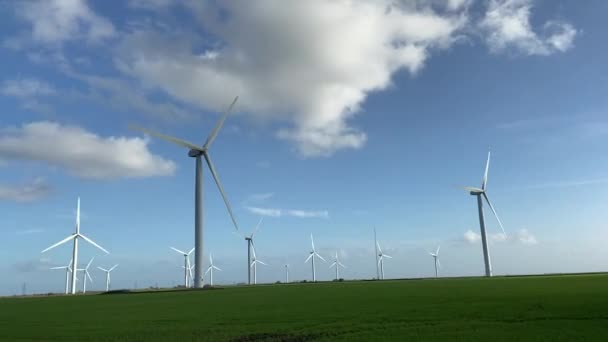 Granja Hélices Aerogeneradores Que Producen Energía Eléctrica Molino Viento Producciones — Vídeos de Stock