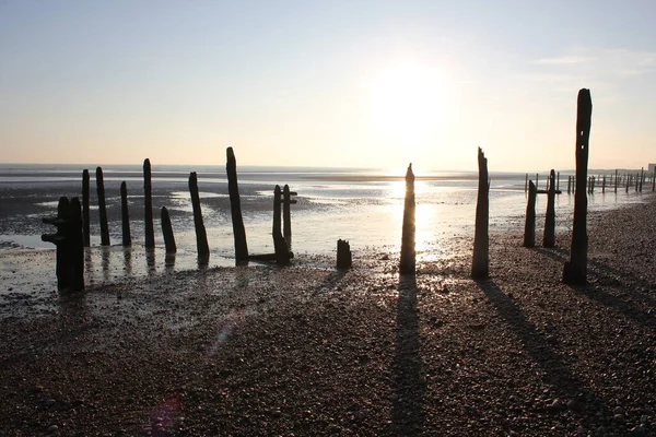 Winchelsea Beach Krajina Pohled Odlivu Odhaluje Plochý Písek Dřevěnými Mořskými — Stock fotografie