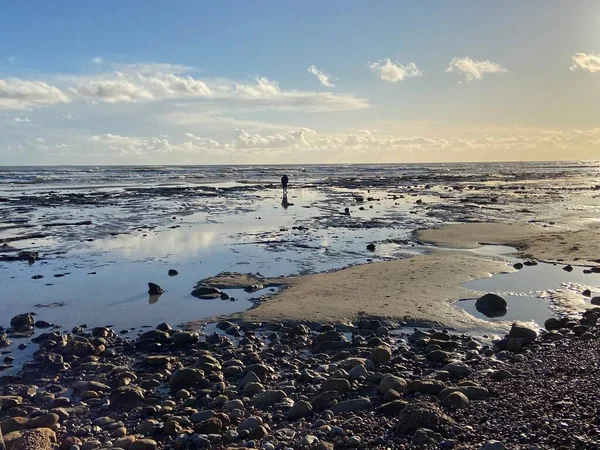 Pett Level Beach Tramonto Con Piscina Acqua Marina Rocce Primo — Foto Stock