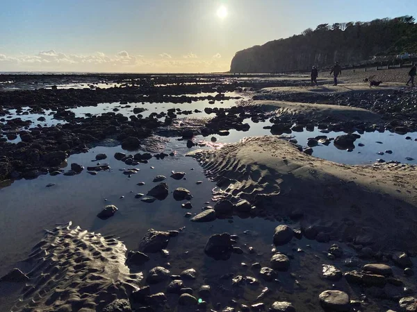 Pett Level Beach Tramonto Con Piscina Acqua Marina Rocce Primo — Foto Stock