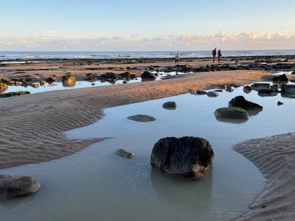 Pett Level Beach Tramonto Con Piscina Acqua Marina Rocce Primo — Foto Stock