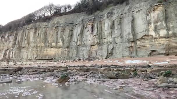 Pett Level Beach Sunset Com Piscina Água Mar Rochas Primeiro — Vídeo de Stock