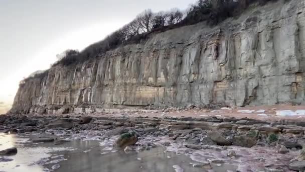 Pett Level Beach Sunset Pool Sea Ocean Water Rocks Foreground — Stock Video