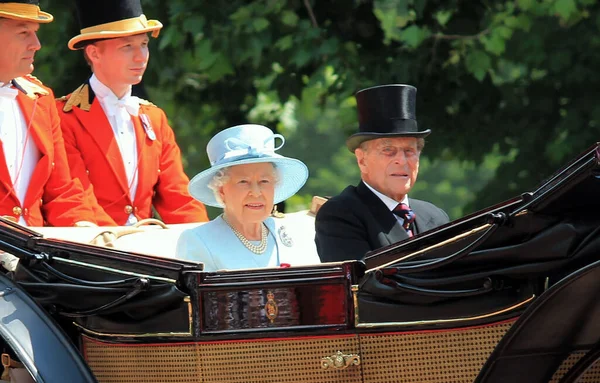 Queen Elizabeth Royal Family Buckingham Palace London June 2017 Trooping — стоковое фото