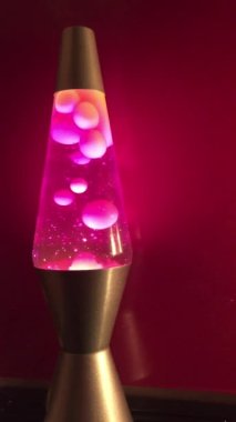 Lava lambası 70 'lerin tarzında pembe lav lambası sıvı arka plan görüntüsü ve fotokopi alanı