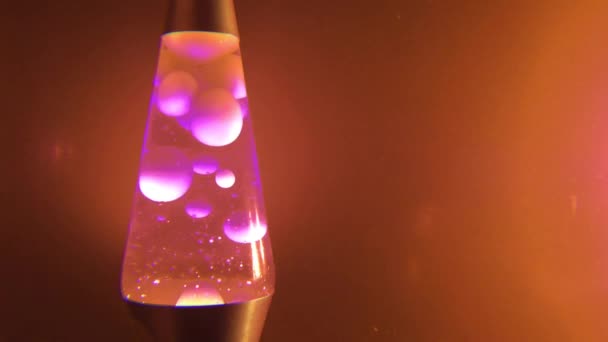 拉瓦灯特写70年代风格的粉色熔岩灯液体燃料背景画面 带有复制空间 — 图库视频影像