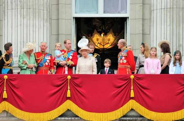 Královna Alžběta a královská rodina balkon Trooping barvy 2015, Foto, fotografie, obraz, obrázek, tisk, — Stock fotografie