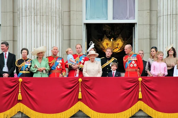 QUEEN ELIZABTH PRINCE PHILIP & ROYAL FAMILY, LONDON, UK - JUNE 13: The Royal Family appears on Buckingham Palace balcony during Trooping the Colour ceremony, also Prince Georges first appearance on balcony, stock, photo, photograph, image, picture, — Stock Photo, Image