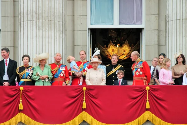 LONDON, UK - JUNE 13: The Royal Family appears on Buckingham Palace balcony during Trooping the Colour ceremony, also Prince Georges first appearance on balcony, on June 13, 2015 in London — Stock Photo, Image