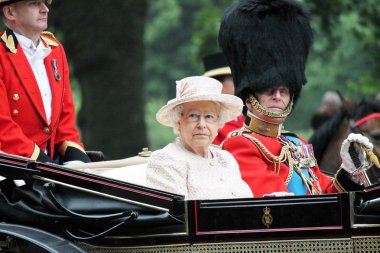 Kraliçe Elizabeth ve Prens Philip, Kraliyet arabası Trooping renk 2015 stok, fotoğraf, fotoğraf, resim, resim, basın, 