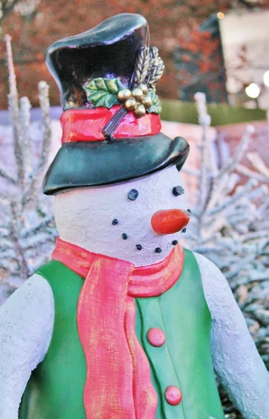 Estatua muñeco de nieve nariz de zanahoria — Foto de Stock