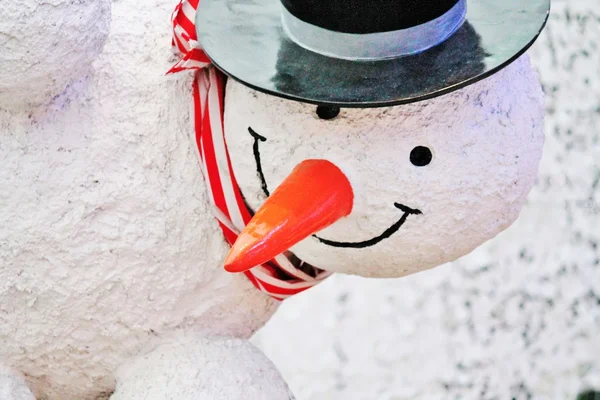 Estatua muñeco de nieve nariz de zanahoria —  Fotos de Stock