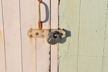 Geleneksel İngiliz kulübe İngiltere'de deniz, plaj