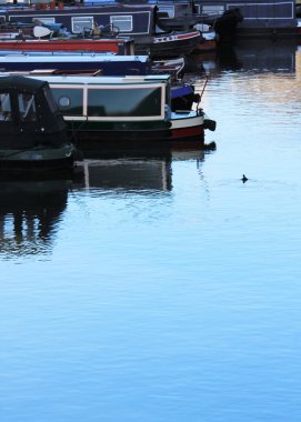 Kanal kanal nehir - Regents Canal, Londra teknede