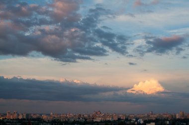 VITY dramatik öğleden sonra Vloudscape