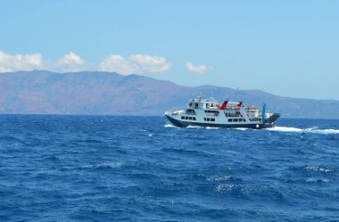 Yunanistan 'ın Girit kentindeki Akdeniz' de feribot