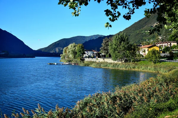 Bellissimo Lago Endine Vicino Piccolo Paese Ranzanico Alla Luce Del — Foto Stock