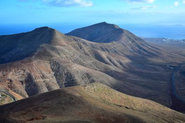 Femes yakınlarındaki Atalaya de Femes dağının manzarası. Lanzarote, Kanarya Adaları, İspanya.