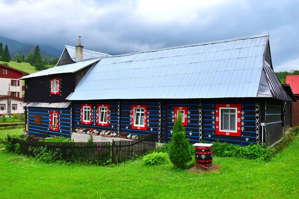 Piękny Drewniany Domek Małym Miasteczku Zdiar Pobliżu Tatr Wysokich Słowacja — Zdjęcie stockowe