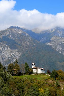 Ponte Arche Kilisesi, İtalya 'nın Trentino bölgesindeki Comano Terme belediyesinin küçük bir kasabasıdır..