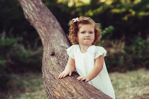 Anne ve Kız Yürüyor