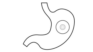 Sinyal veren daireleri olan midenin hareketli doğrusal siyah sembolü. Acıya odaklan, ağrıya. Çizgi vektör çizimi beyaz arkaplanda izole edildi.